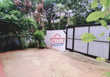 Land with small house in Malabe area